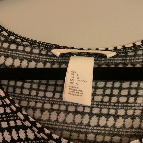 H&M T shirt - Picture 3 of 4